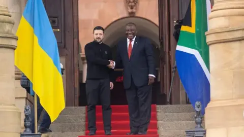 Zelensky Cuts Short South Africa Visit After Russian Attack on Kyiv 2 839320b0 20f1 11f0 8c2e 77498b1ce297.jpg 1