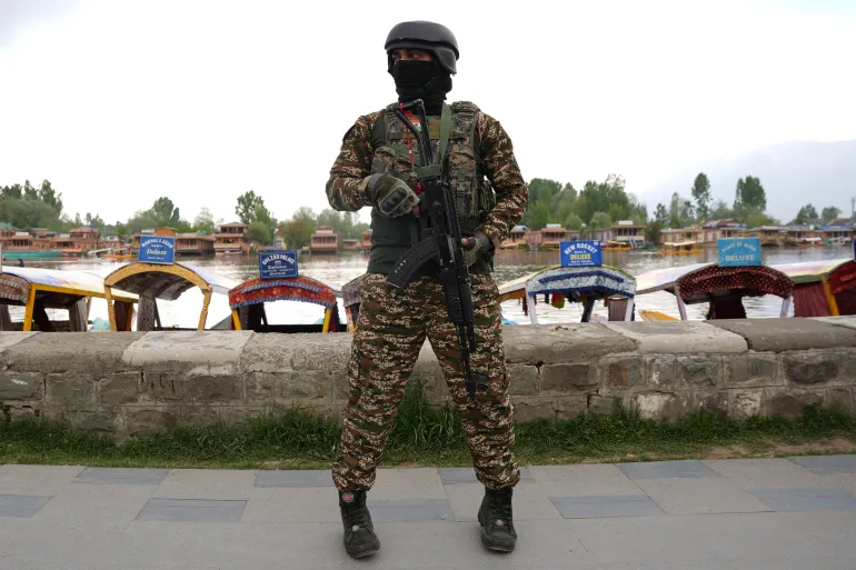 Indian Troops Exchange Fire With Pakistani Soldiers in Kashmir 2 image 208