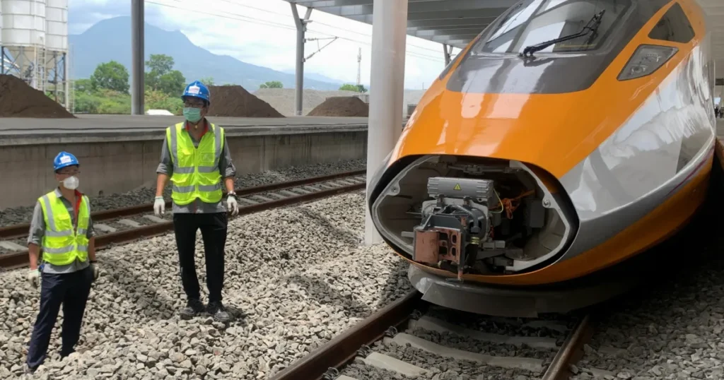 2022 10 13T064713Z 359954455 RC250X95CIL1 RTRMADP 3 INDONESIA RAILWAY CHINA 1693361098