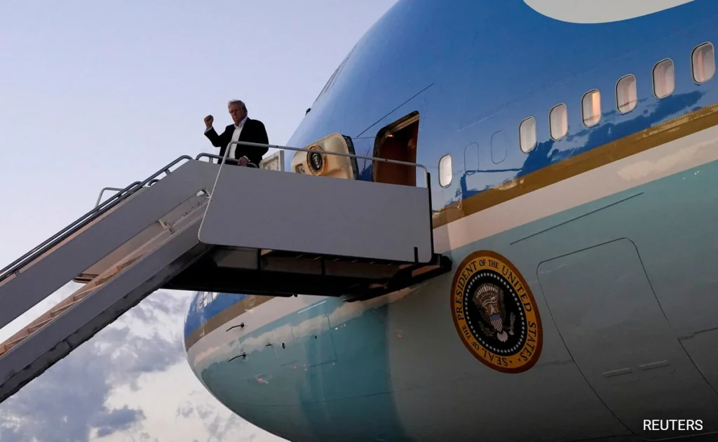d0u21krs donald trumps air force one 625x300 12 May 25