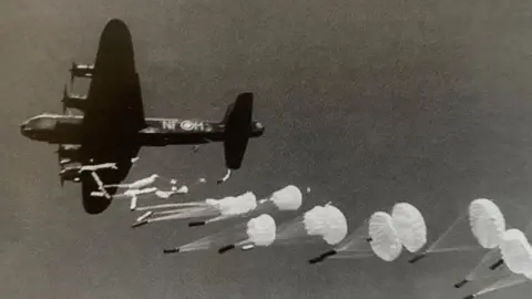 Top 7 Cold War Spy Mysteries That Still Haunt History 3 image 346