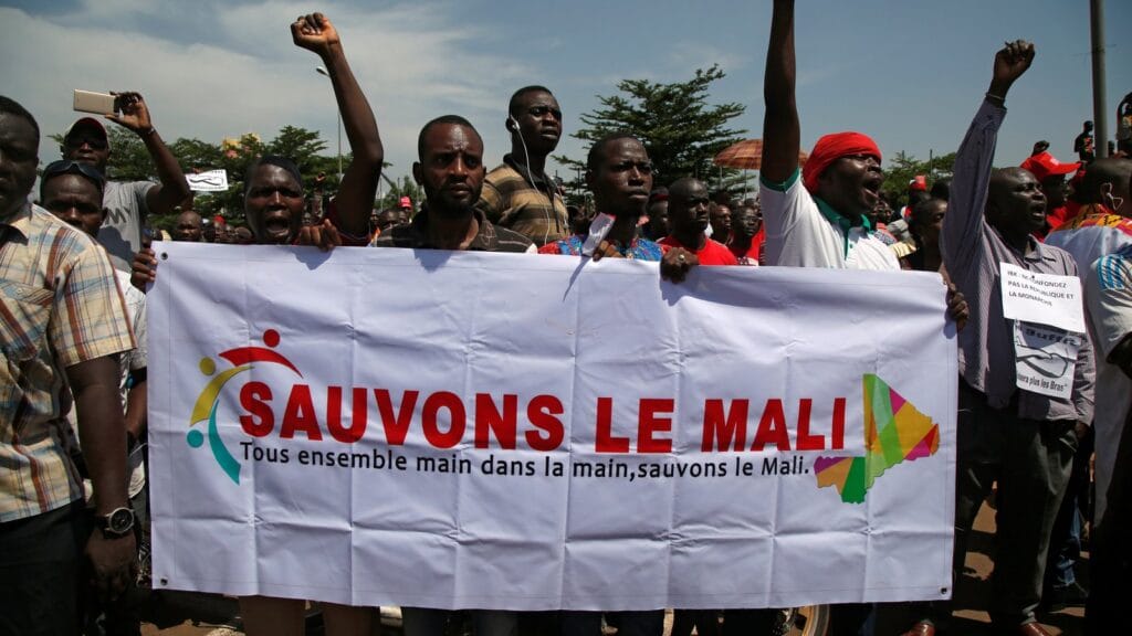 mali protestors lets save mali