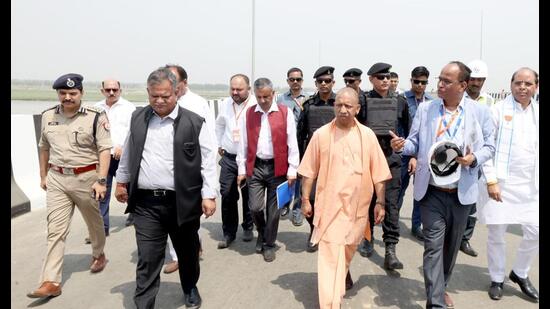 p India s first expressway airstrip with night la 1745778564740